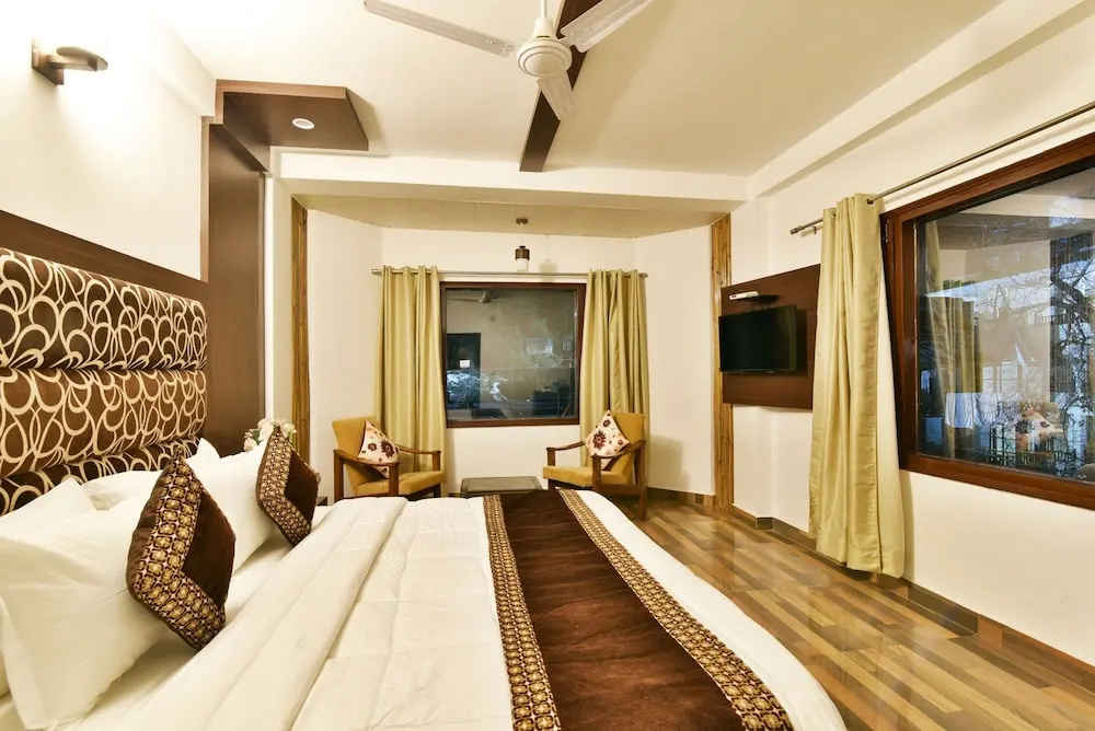 Kapoor Resort