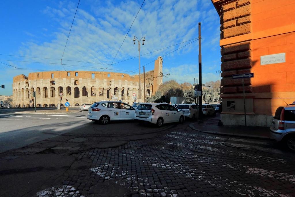 Style Apartment Julia 50 mt from Colosseum