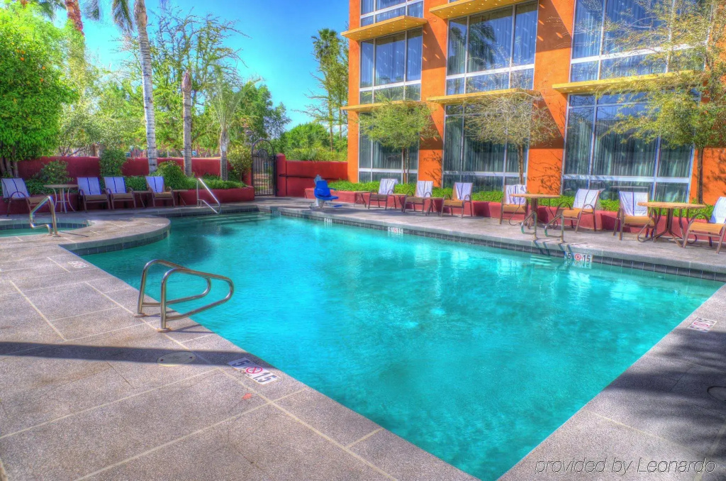 Holiday Inn Express & Suites Phoenix - Midtown, an IHG Hotel