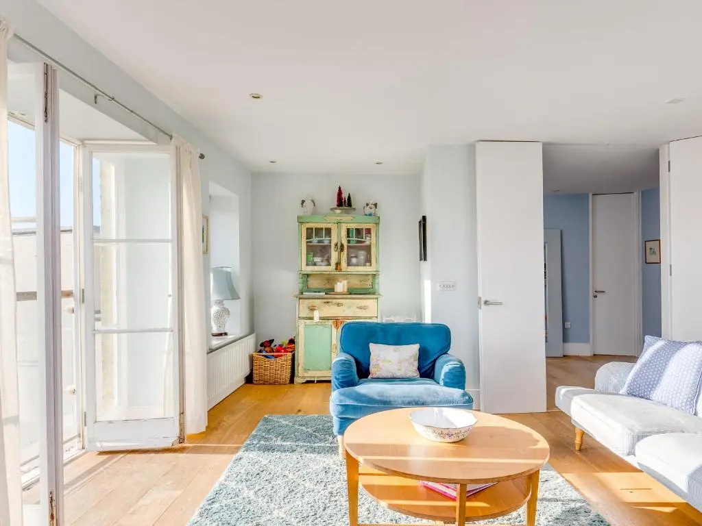 Apt 3, 26 Broad Street