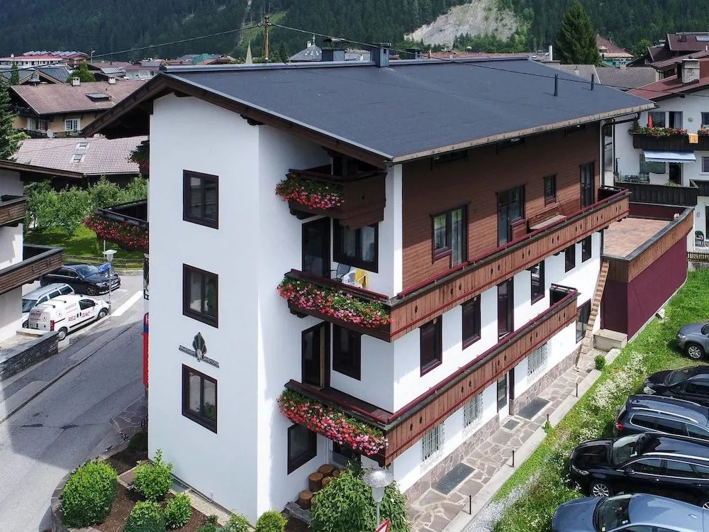 Appartementhaus Mayrhofen by PiaundDirk