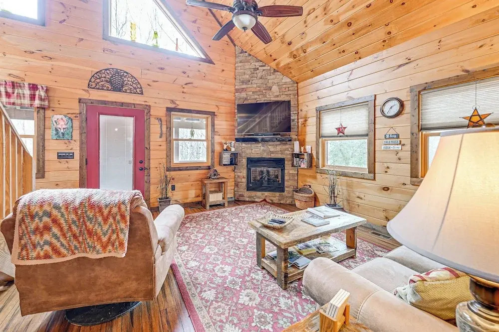 Cozy Couples Getaway w/ Hot Tub: 'fox Ridge Cabin'