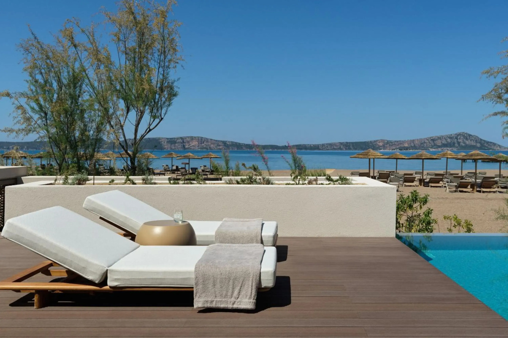 W Costa Navarino
