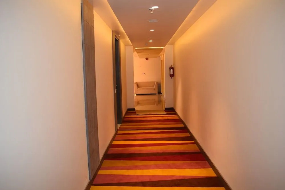 Hotel Deep Clarks Inn Lucknow