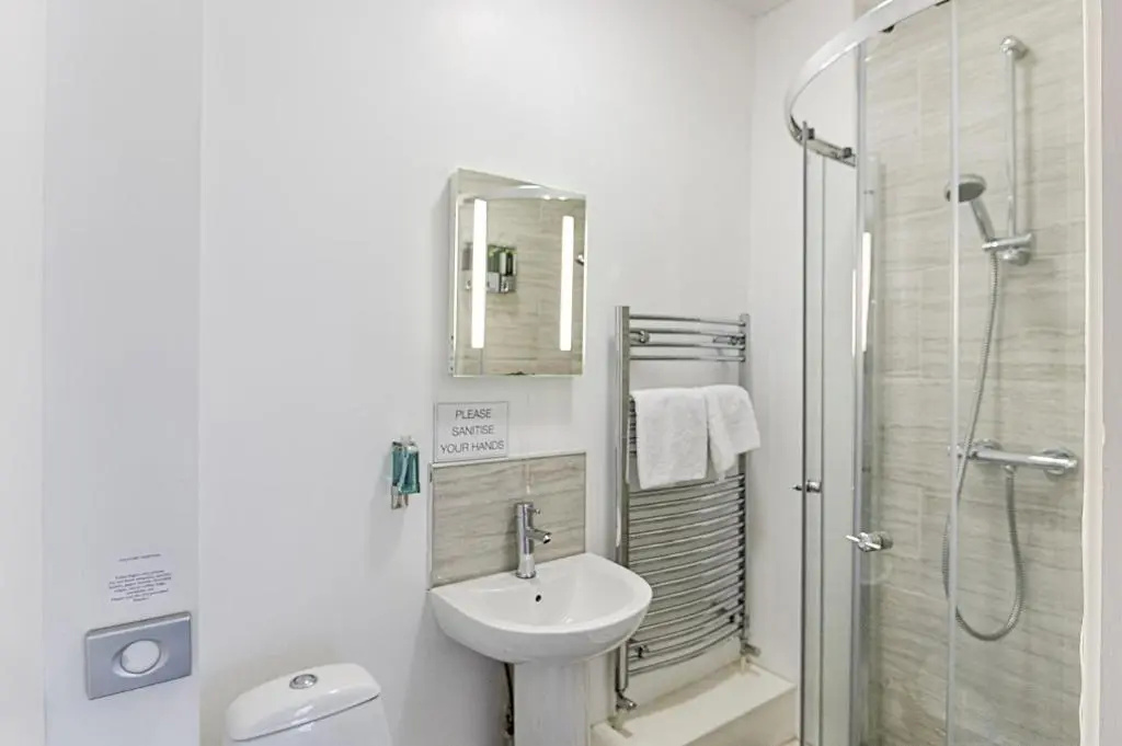 Perfect Location with Parking - Jersey House - TV in every Bedroom!