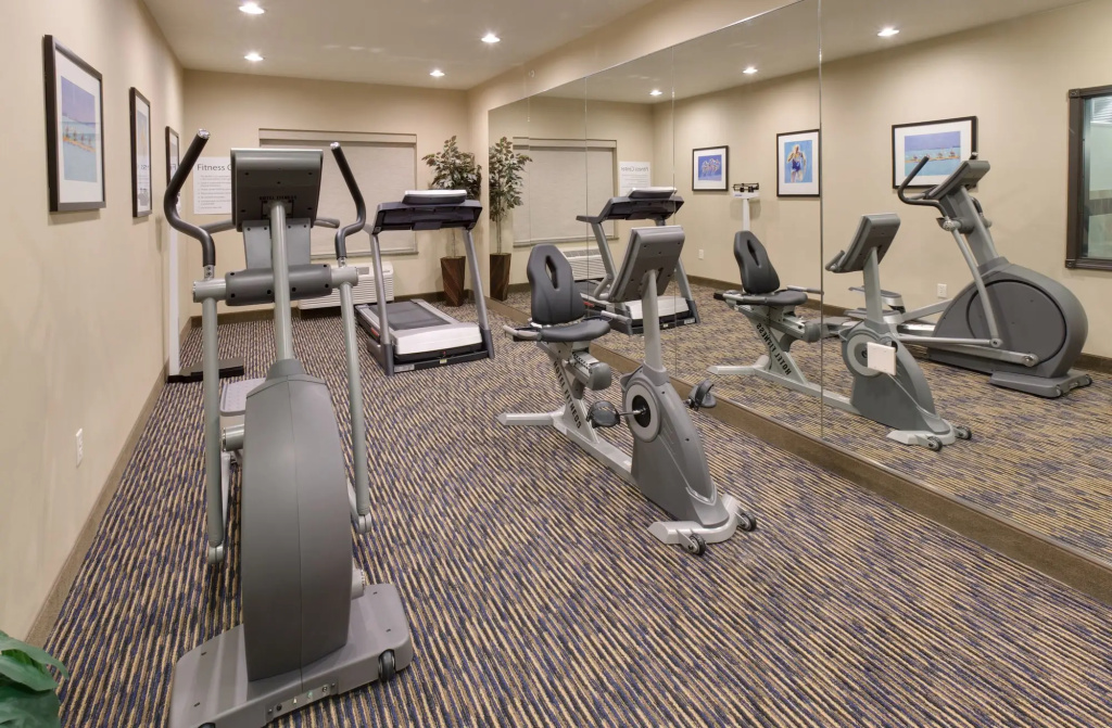 Holiday Inn Express & Suites - Omaha I - 80 by IHG