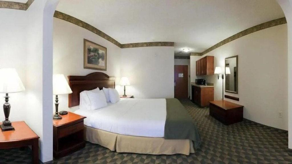 Holiday Inn Express Hotel & Suites Laurinburg by IHG