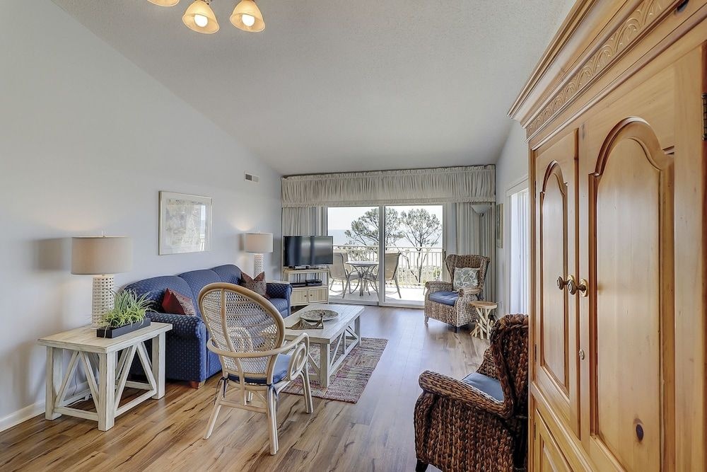 Shorewood 507 by RedAwning