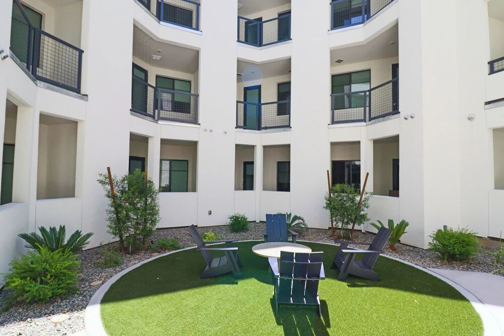 Private Rooftop Patio-Walk Score 81-4014