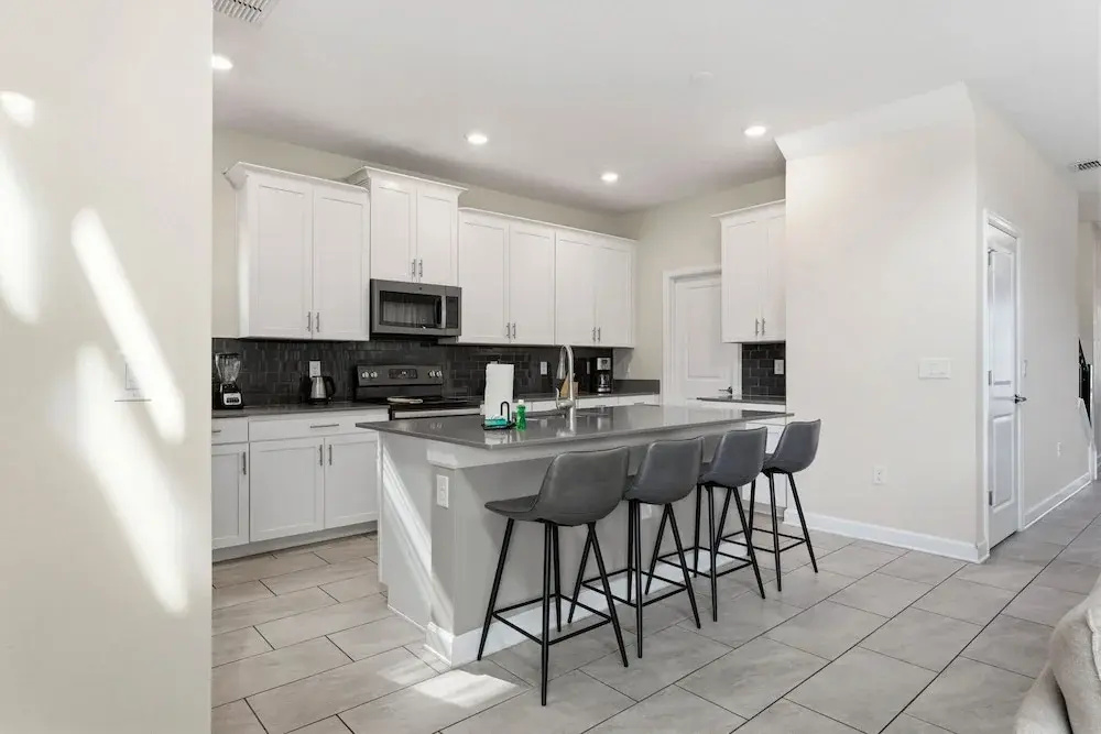 Spacious 5BR Home With Pool Near Disney