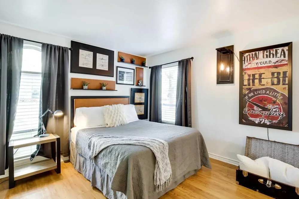 Contemporary Dallas Condo w/ Pool Access!