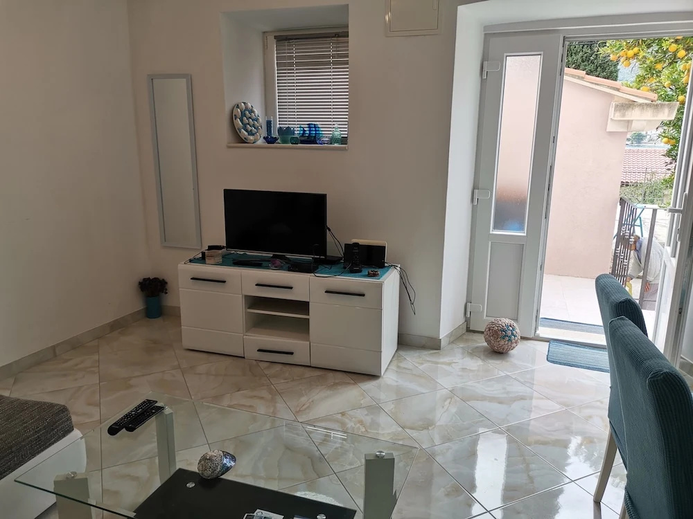 Beautiful 3-Bed Villa in Zaton Mali