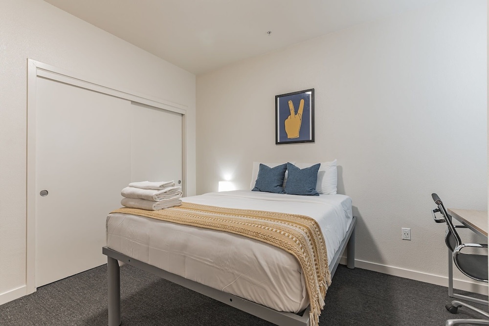 Modern Apartment With Upgraded Amenities Near CSU