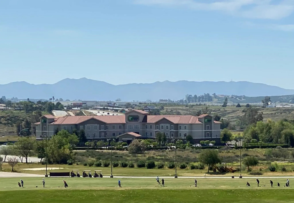 Holiday Inn Express & Suites Beaumont - Oak Valley by IHG