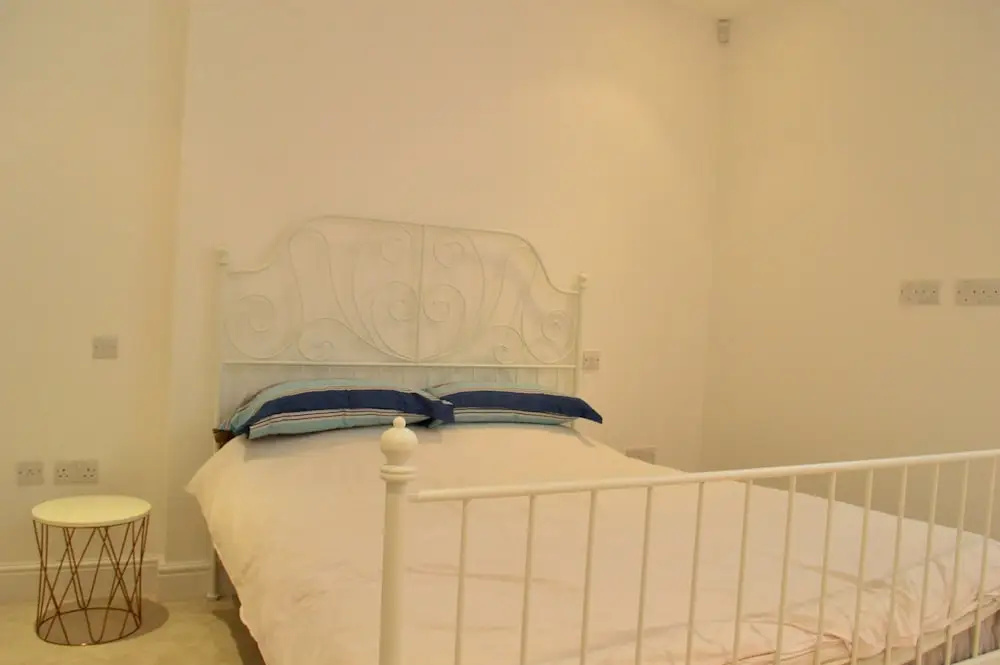 2 Bedroom Maisonette House Close to Hyde Park