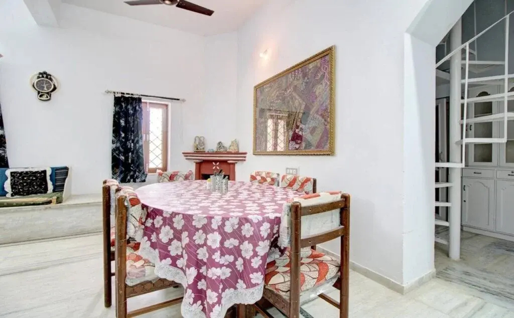 Thakore House By OYO Rooms