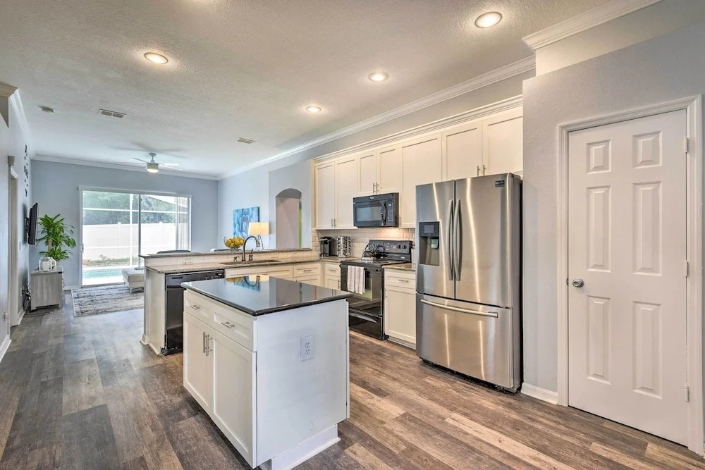 Apopka Single-story Home w/ Private Lanai + Pool!