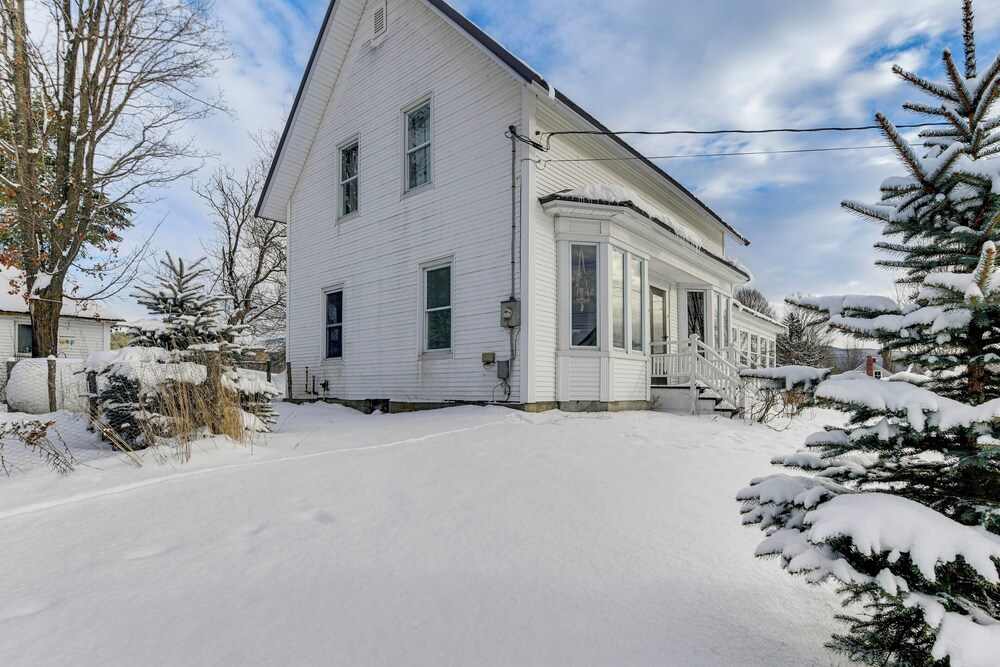 Green Mountain Views! Lowell Getaway Near Skiing