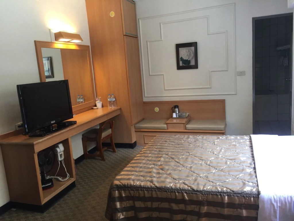 Yes Hotel