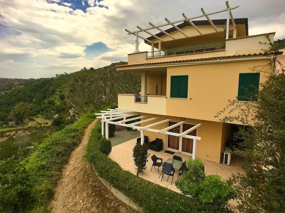 Family Sea-view Retreat in Parghelia