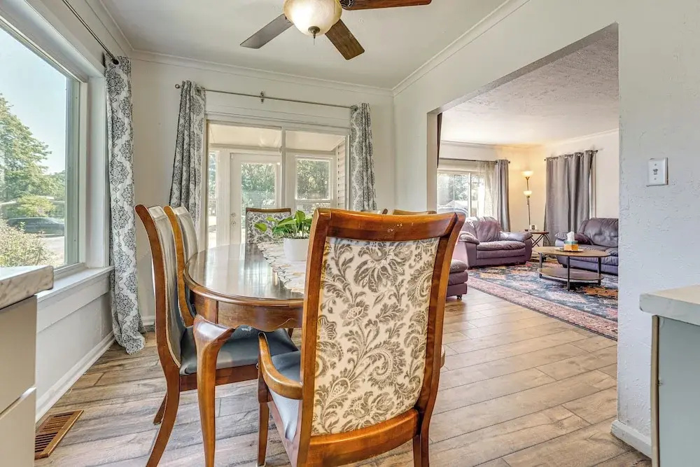 Private Pool & Yard: Pet-friendly Home in Toledo