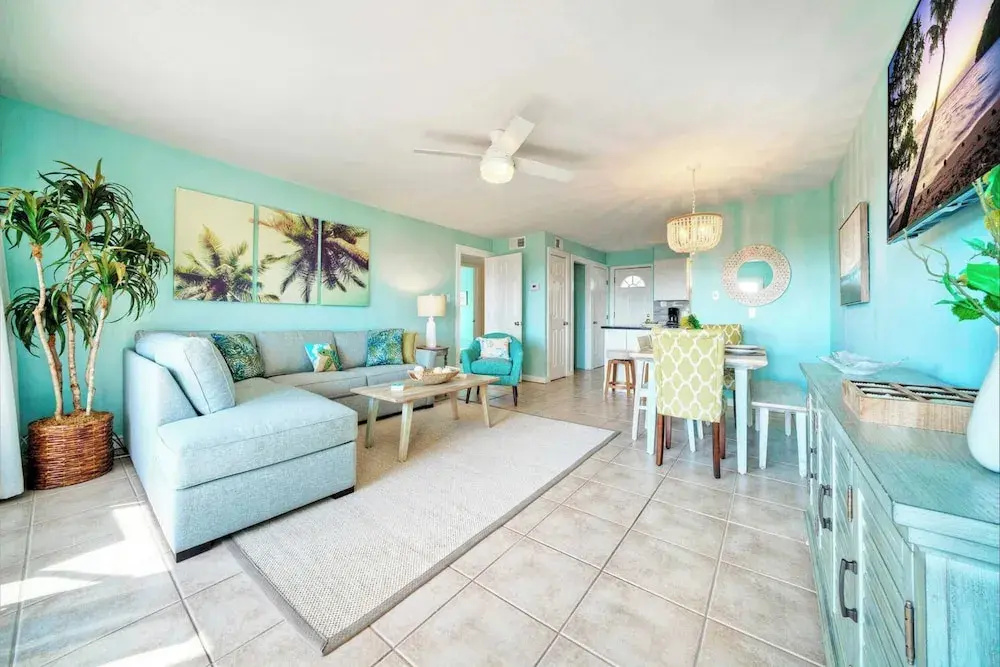Sleeps 18 2 Beachfront Condos w/ 2 Pools, Tennis/pickleball, Beach Boardwalk