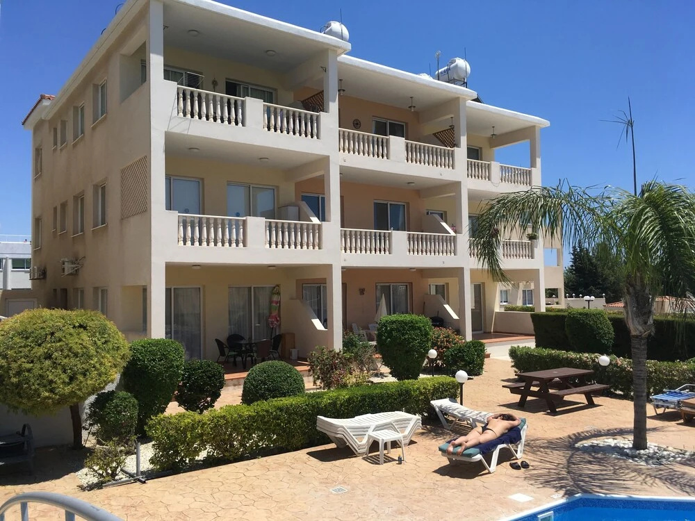 One bedroom apartment at diana gardens