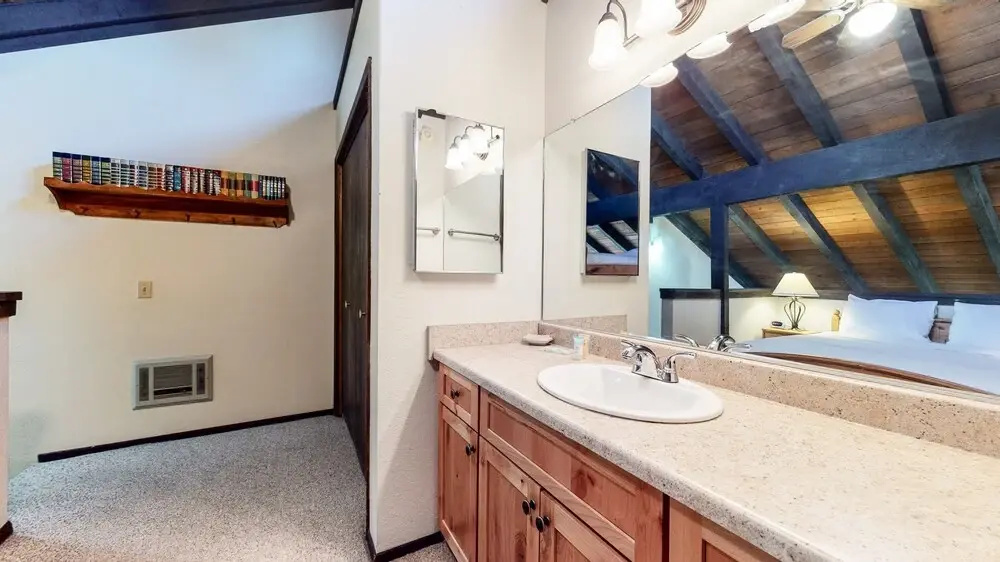 La Vista Blanc 44 Cozy Mountain Home with Fireplace, Close to Meadow and Creek by RedAwning