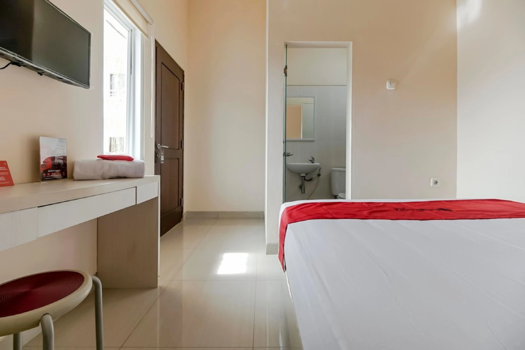 RedDoorz near Sriwijaya University Palembang 2