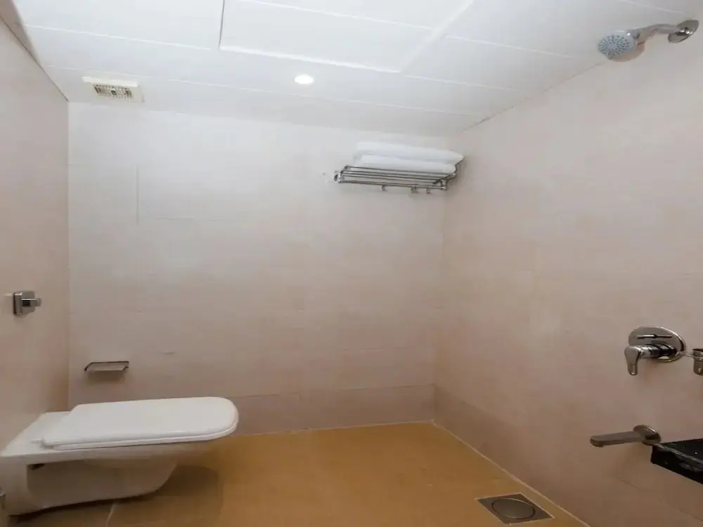 Hotel Royal Inn By OYO Rooms