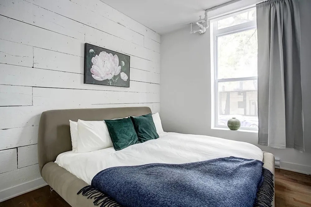 Spacious Industrial Loft in Le Plateau