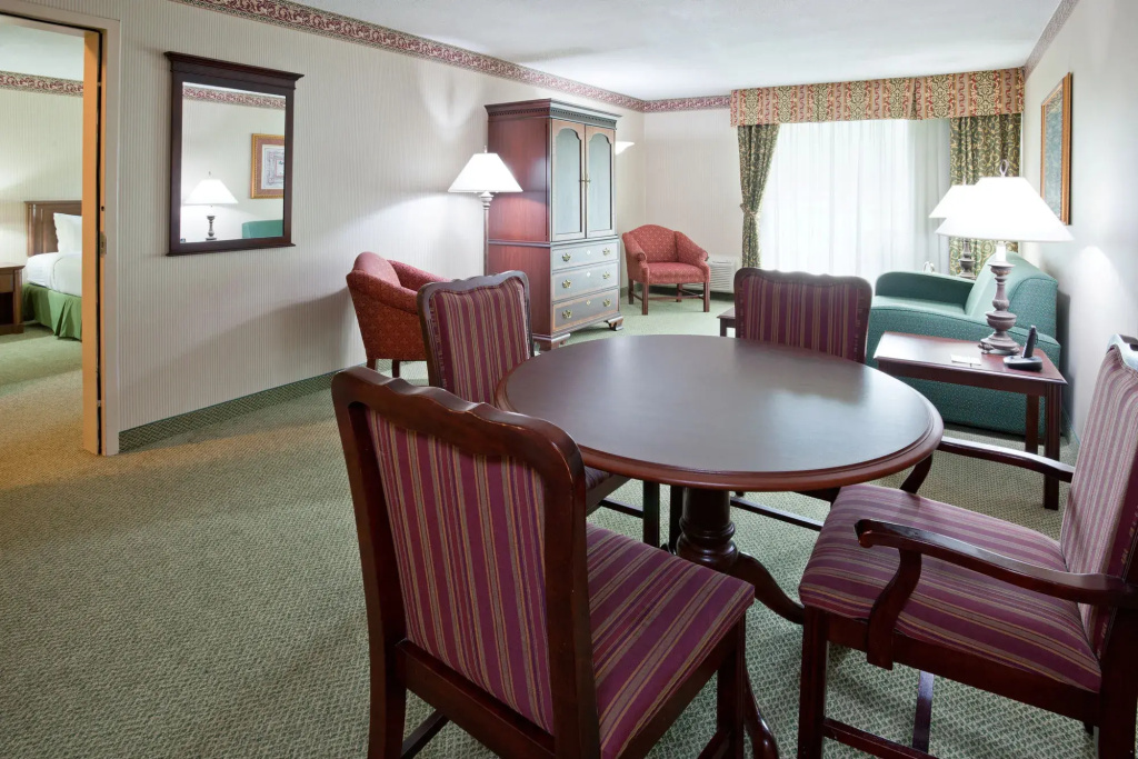 Four Points by Sheraton Point Edward Sarnia
