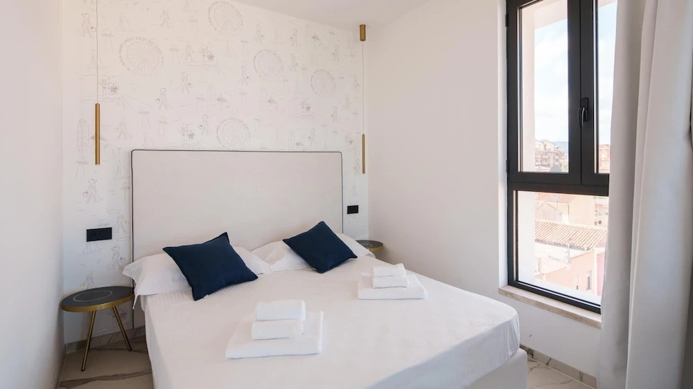 Welcomely - Light Room Vista Citt - Aznavour