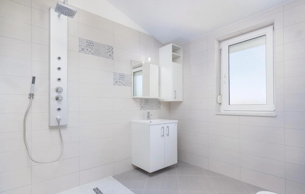 Beautiful Home in Pula With Wifi and 7 Bedrooms