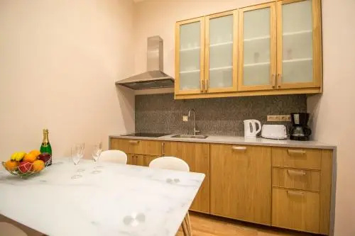 Bourgeois Apartment in Cultural Heritage Building by Ruterra