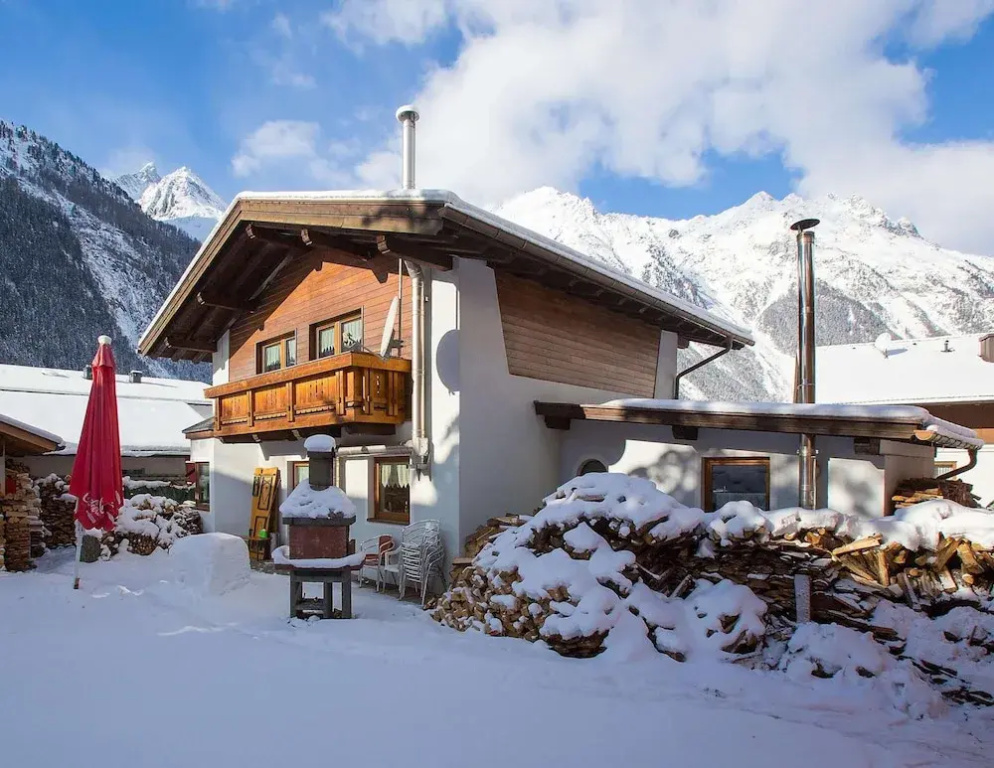 Large Holiday Home With Garden and Balcony in Otztal
