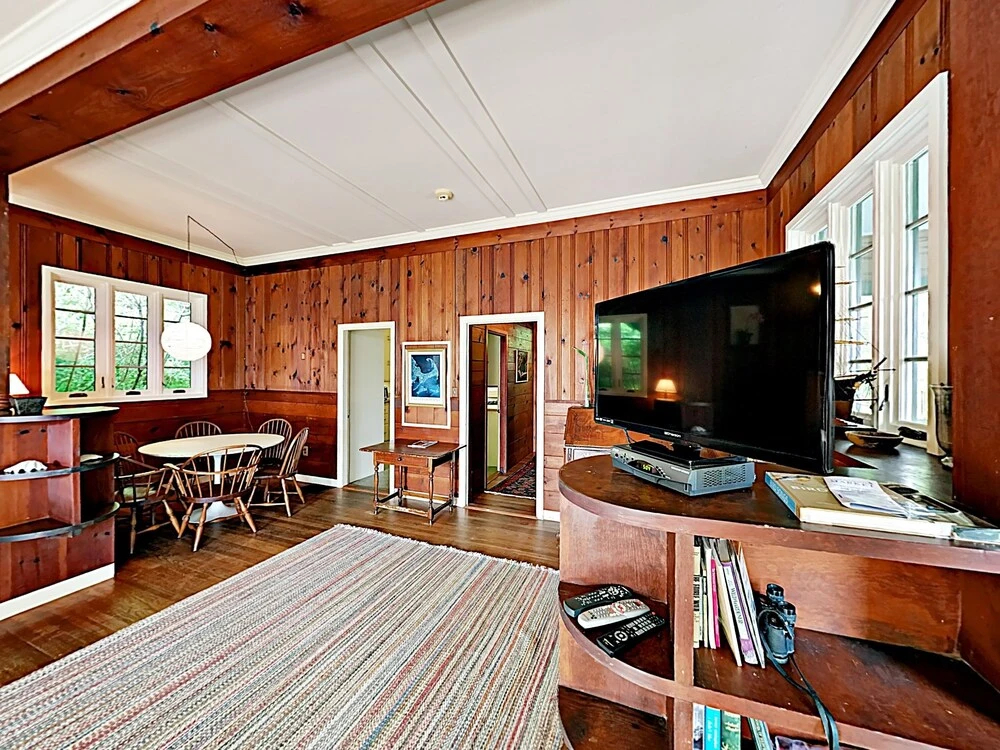 Cape Cod  On The Bay 3 Bedroom Home