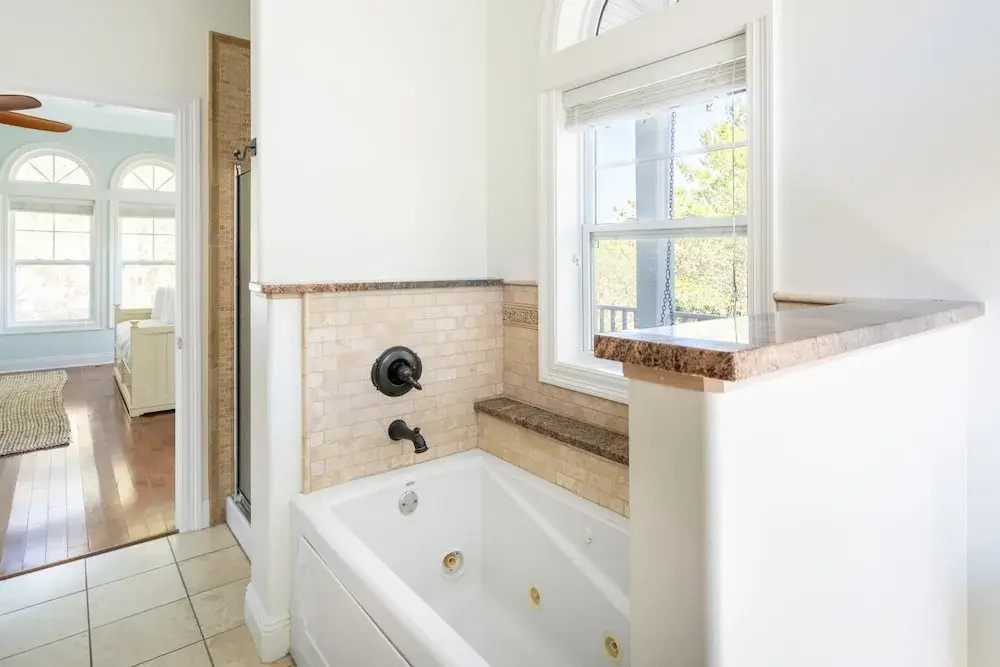 Augustine by Avantstay Stunning Home w/ Gorgeous Interior & Multiple Patios
