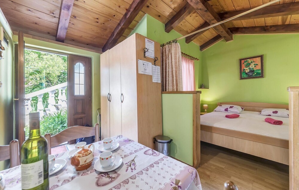 Lovely Home In Kanfanar With Kitchen
