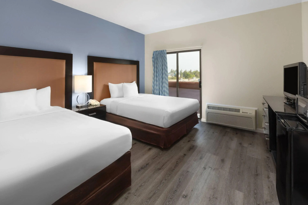 Days Inn by Wyndham Mackinaw City - Bridgeview Area