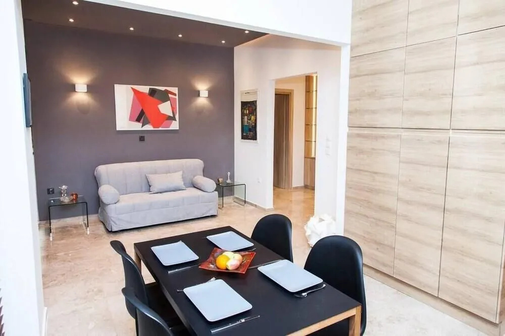 Minimalist 1 BR Apt Next to the Park