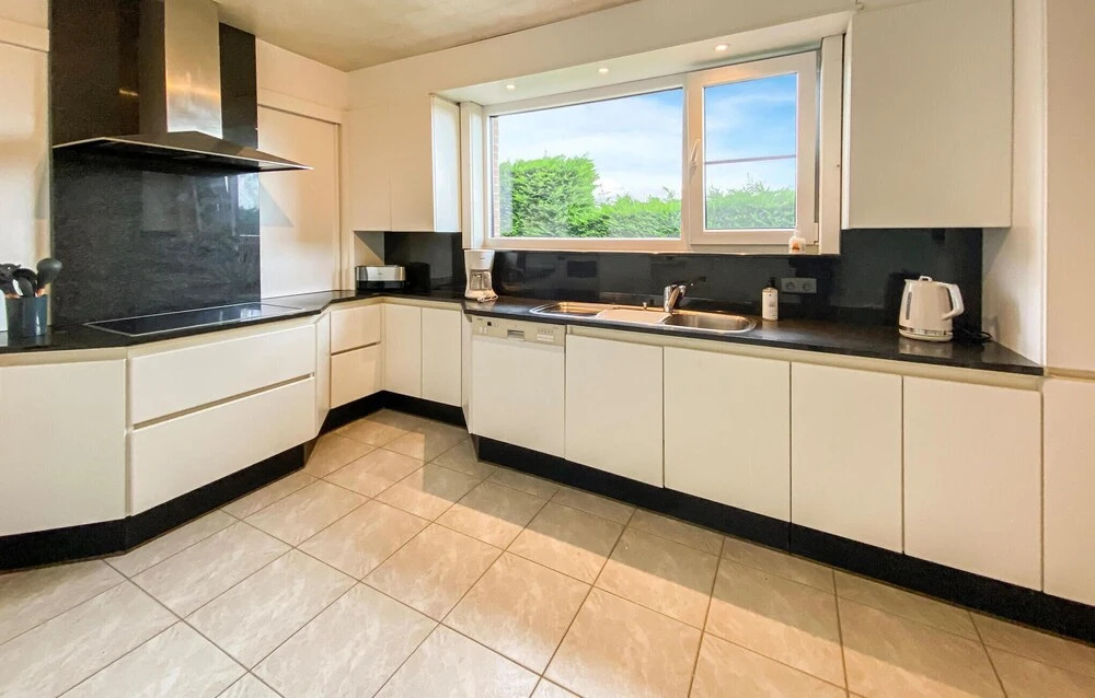 Stunning Home in Lo-reninge With Wifi and 3 Bedrooms