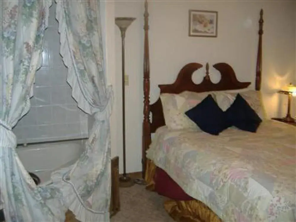 Sturbridge Country Inn
