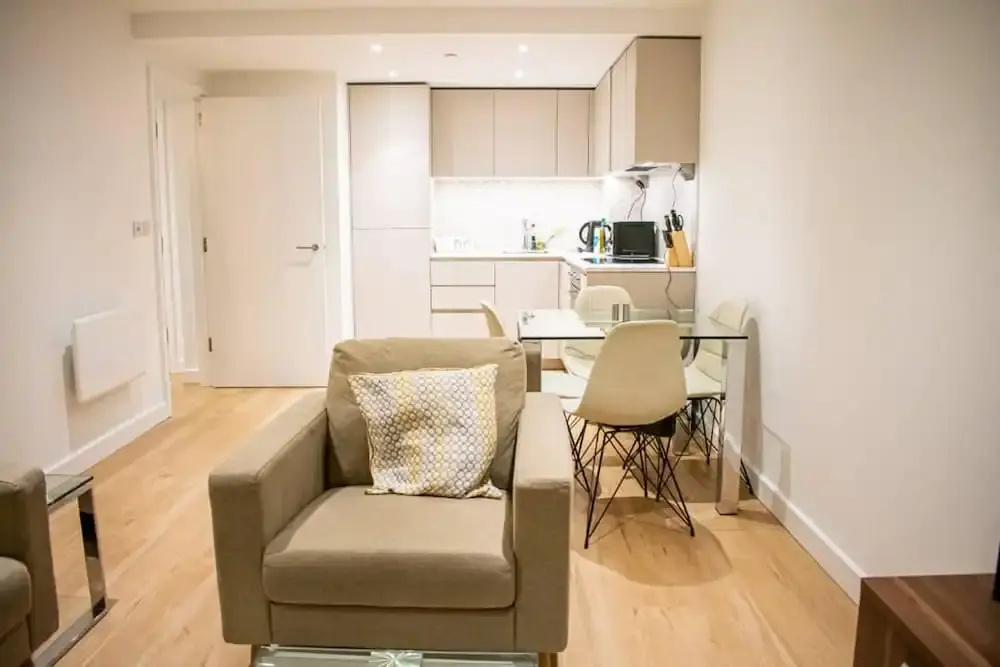 London - Apartment - Sleeps 2 - Garden - Pool