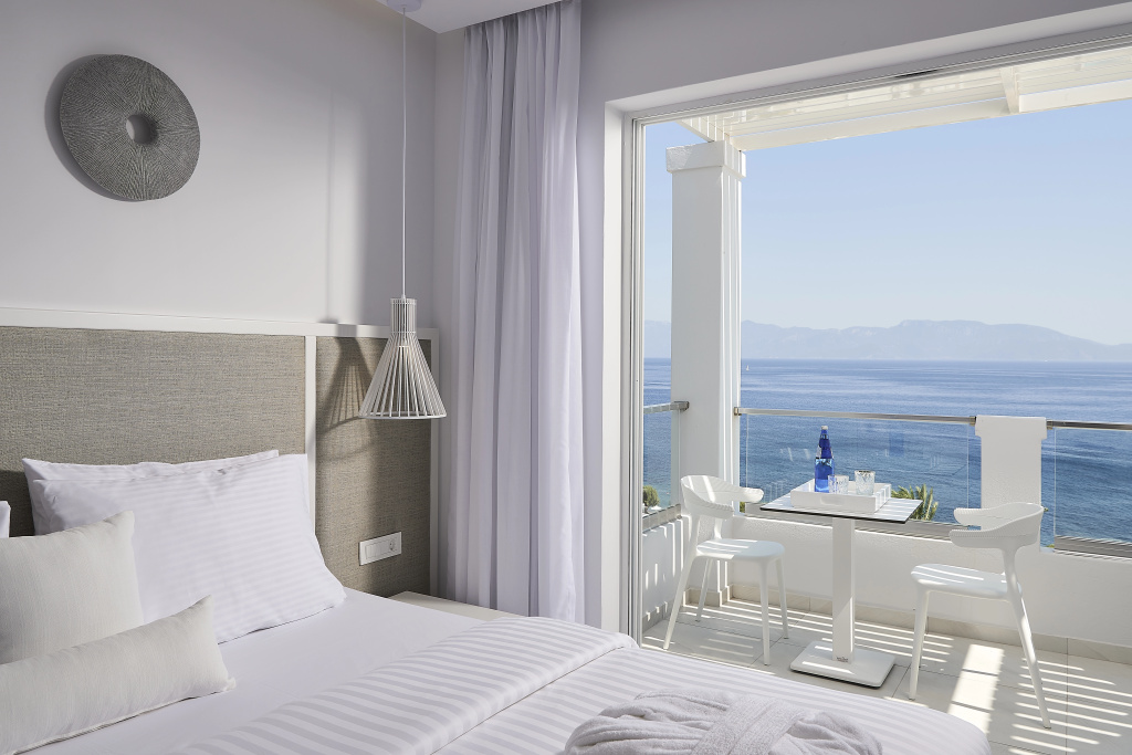 Dimitra Beach Hotel & Suites