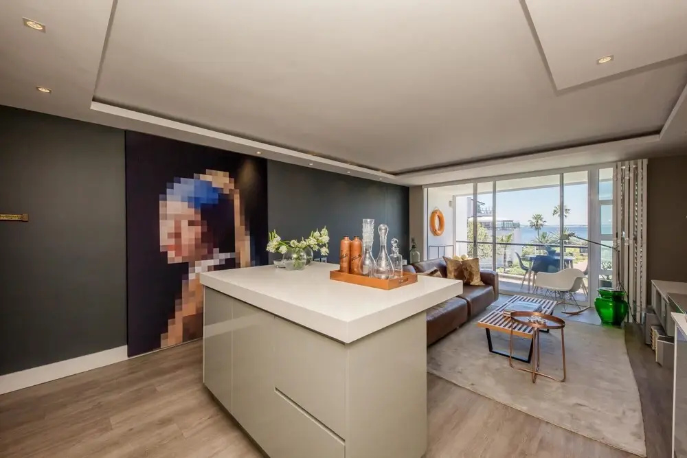 Wonderful Secure Apartment Walking Distance to Waterfront African Anchor