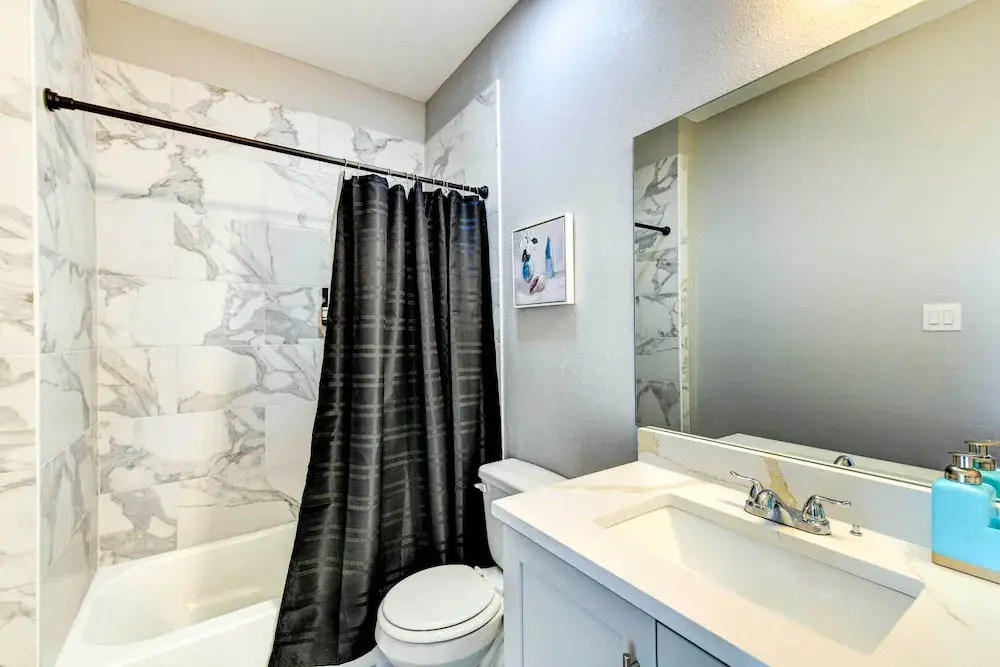 Arlington Home w/ Yard: 2 Mi to At&t Stadium!