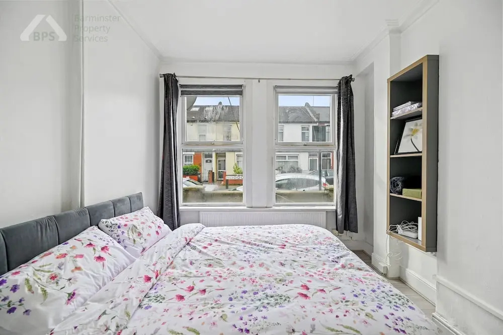 2-bed - Sleeps 4 - With Garden