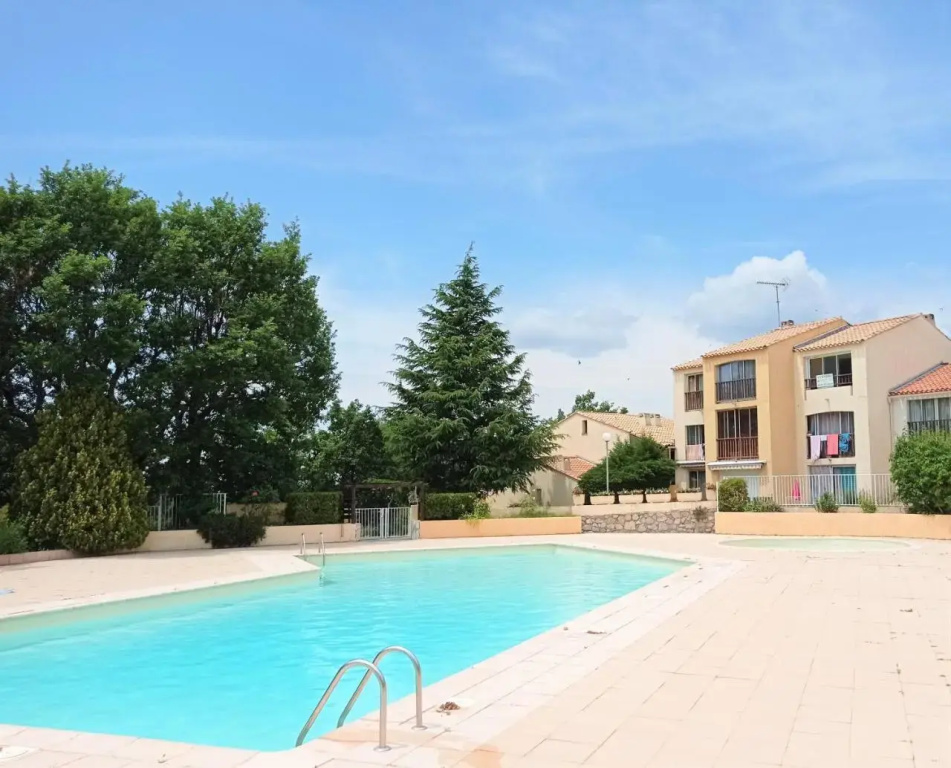 Maisonnette en résidence avec piscine et tennis