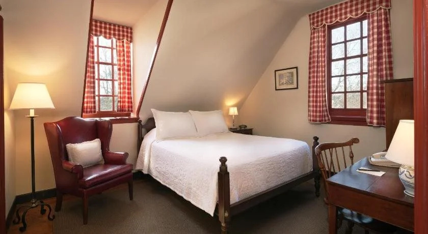 Colonial Houses, an official Colonial Williamsburg Hotel